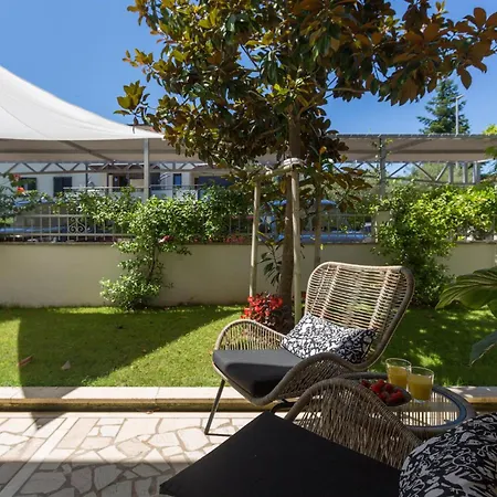 1 Bedroom Beautiful In * Πόρετς