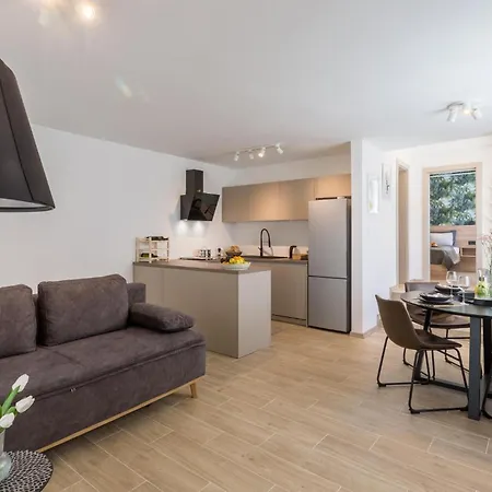 1 Bedroom Beautiful In Διαμέρισμα