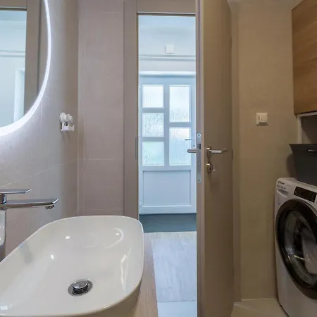 1 Bedroom Beautiful In Lägenhet *