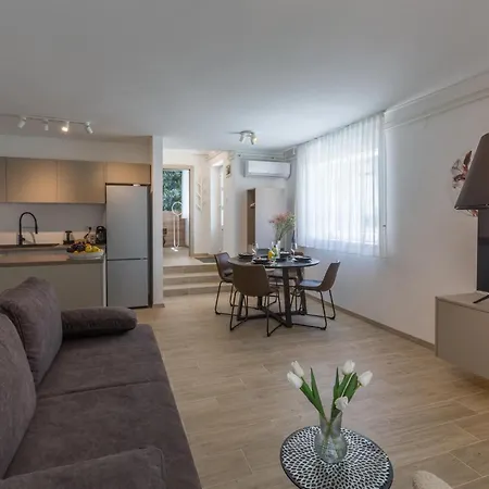 1 Bedroom Beautiful In