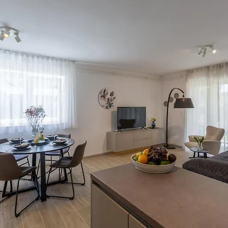 1 Bedroom Beautiful In Διαμέρισμα