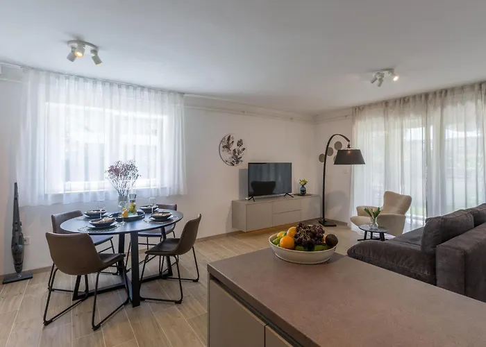 1 Bedroom Beautiful In شقة