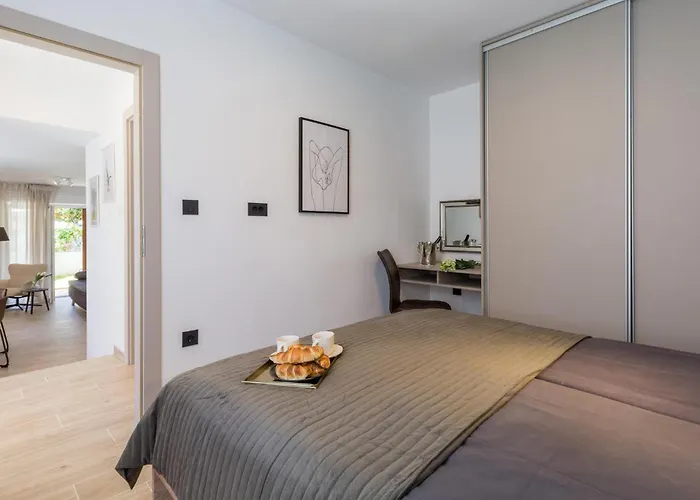 1 Bedroom Beautiful In