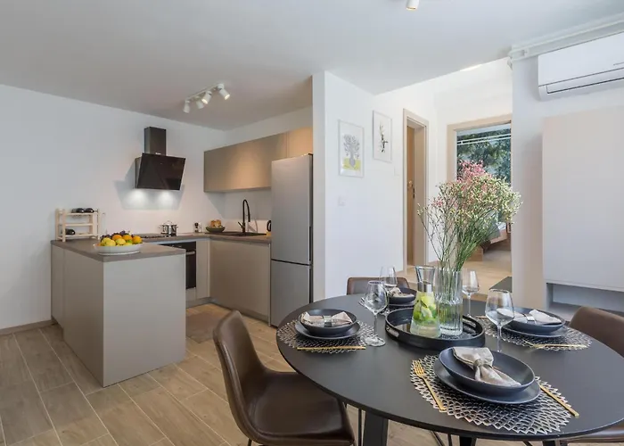 1 Bedroom Beautiful In * 波雷奇